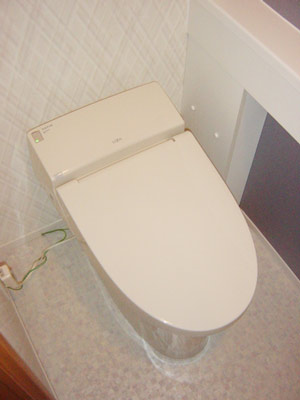 LIXIL　サティスＳタイプ手洗いカウンター付きに交換